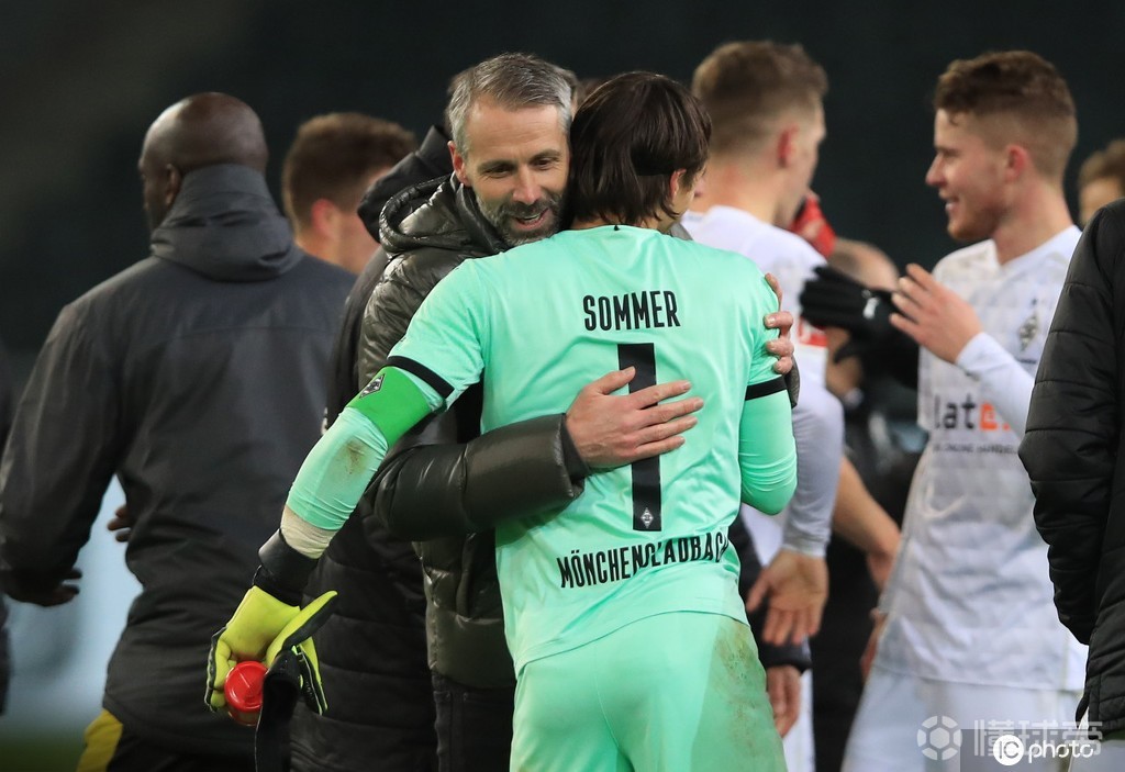 门兴主帅因个人原因辞职，球队面临困境的简单介绍