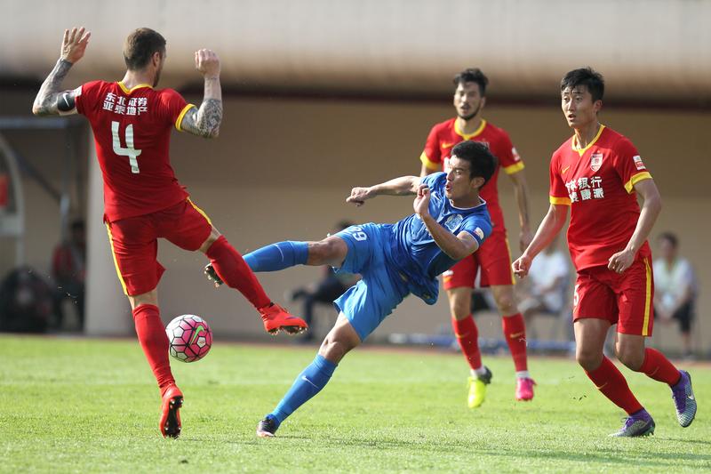 广州富力击败亚泰，提升在积分榜上的位置的简单介绍