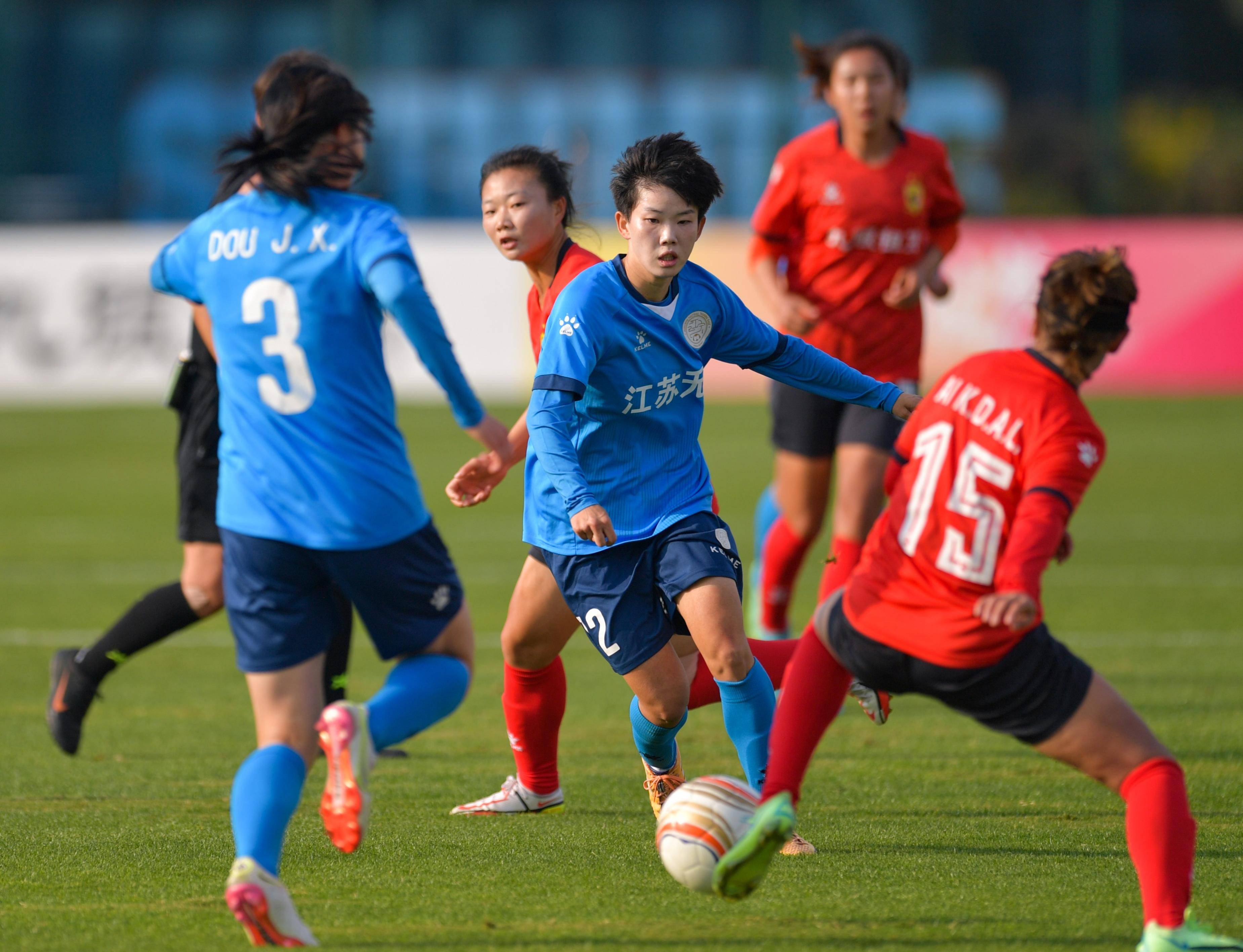 女足教练组调整，提升战术应对能力