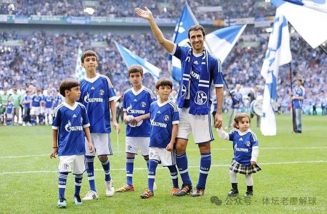 沙尔克球员受伤退赛，对球队士气产生影响