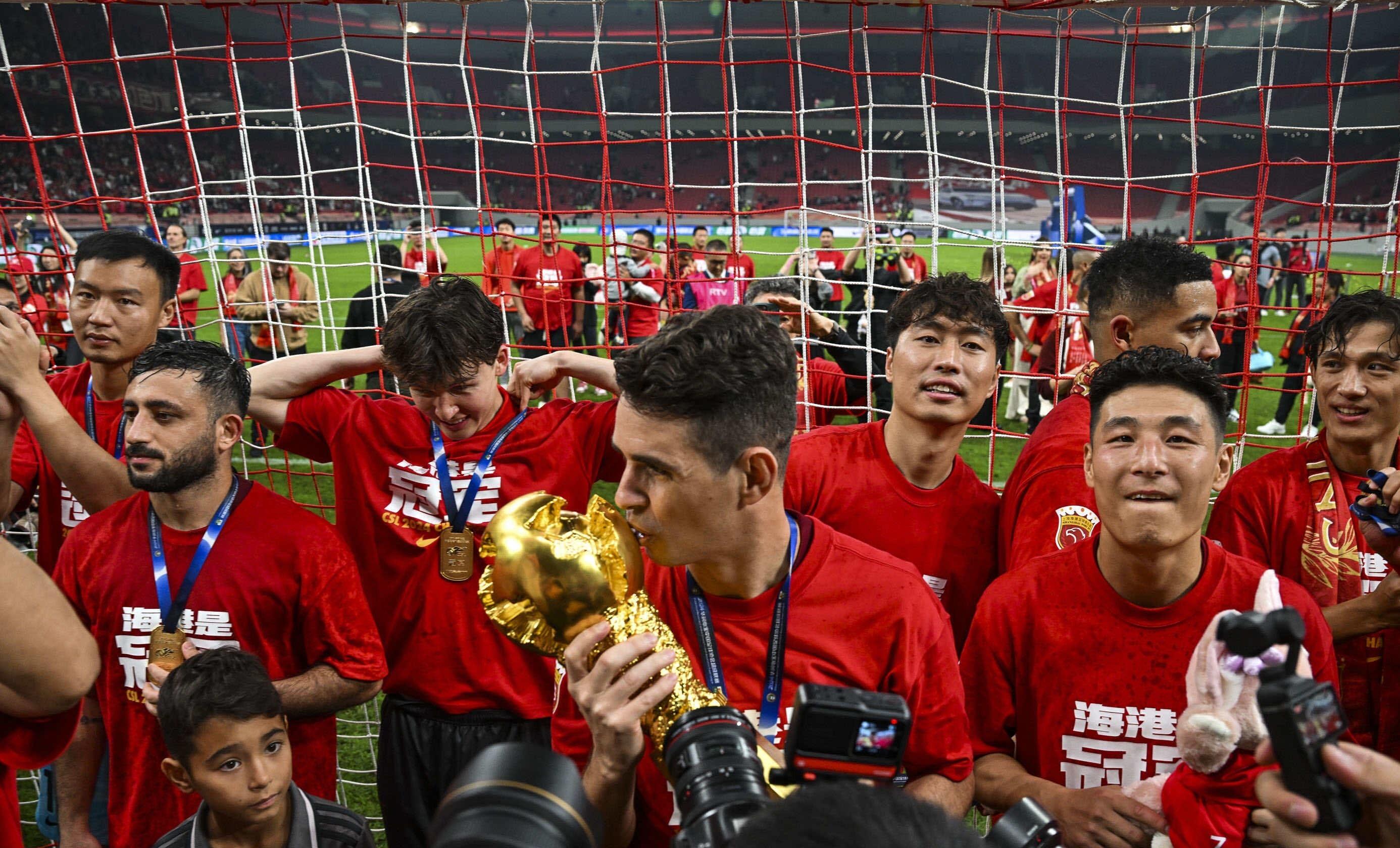 中超比赛中球员们将拼尽全力争取胜利 中超比赛中球员们将拼尽全力争取胜利