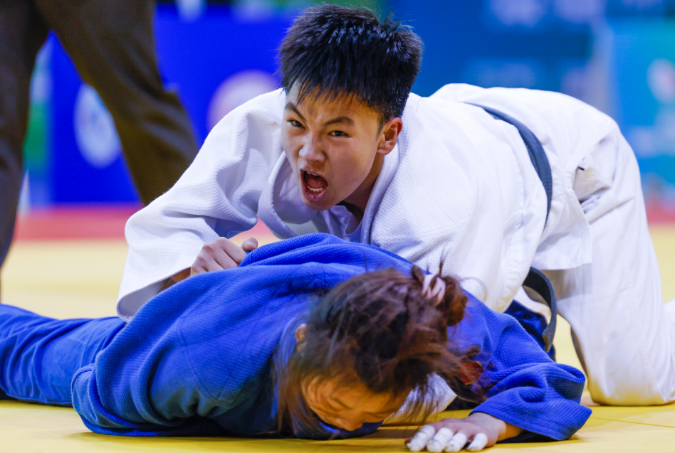 柔术比赛:俄罗斯选手斩获金牌 柔术比赛:俄罗斯选手斩获金牌