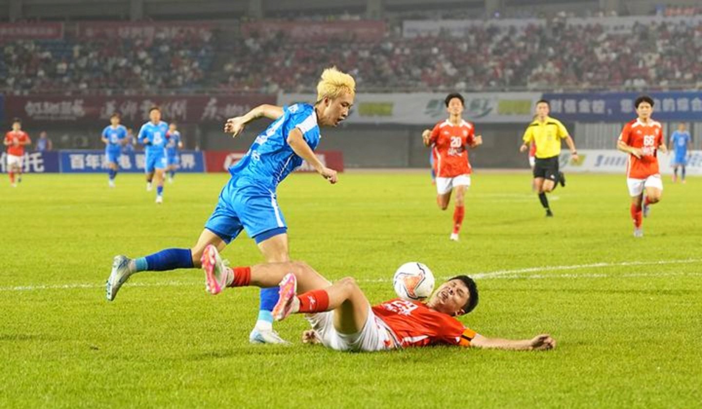 队员破门得分，帮助球队赢得比赛