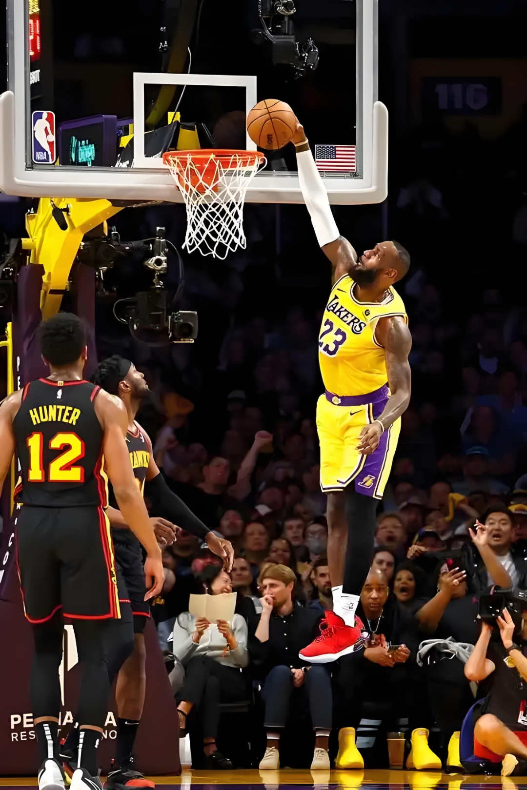 詹皇狂砍50分，领导骑士获胜