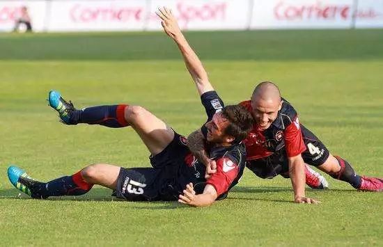 佛罗伦萨后防频频失误，需加强训练的简单介绍