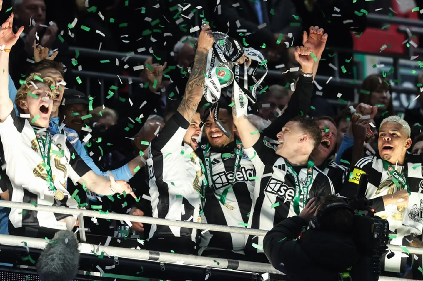 雷丁客场逼平纽卡斯尔，主帅泪洒赛场的简单介绍