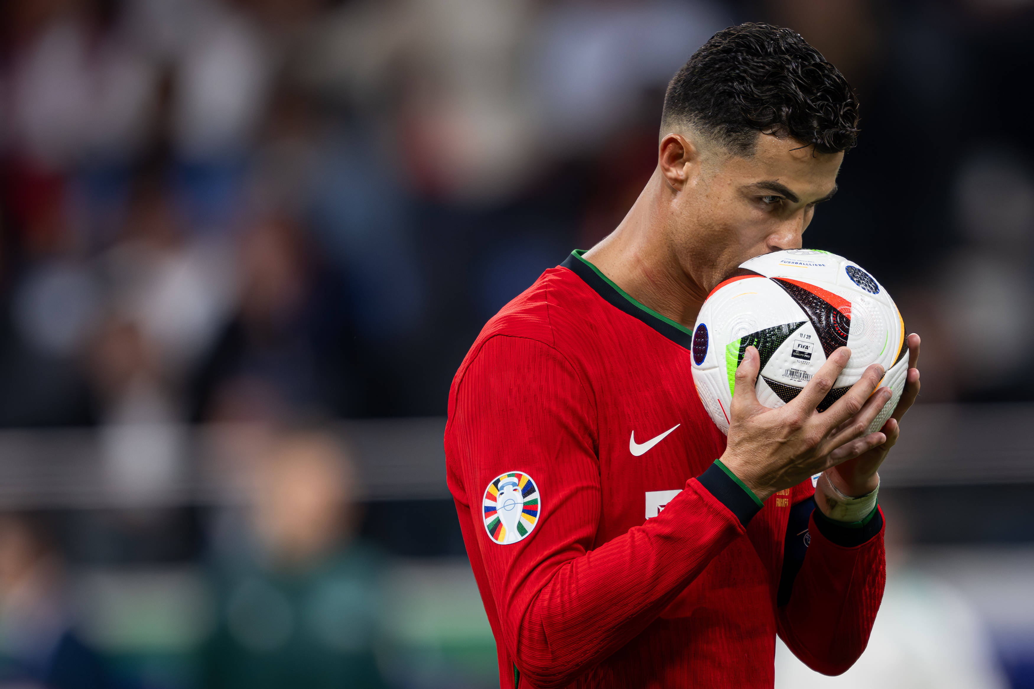 包含葡萄牙天才球员斩获个人奖项,成绩斐然的词条 包含葡萄牙天才球员斩获个人奖项,成绩斐然的词条