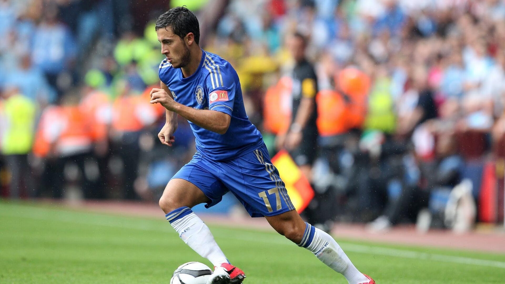 当亚平宁的绿茵遇见天山下的篮筐,一场跨越时空的焦点战